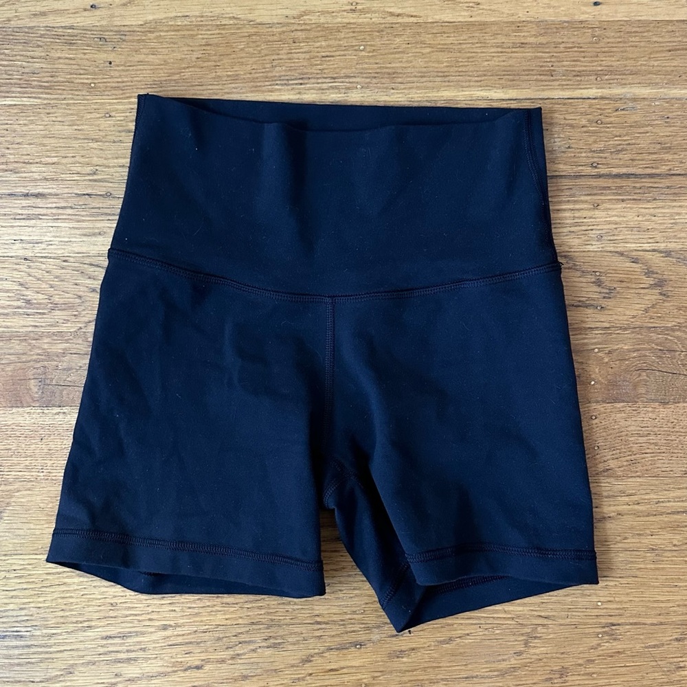 Aritzia biker shorts